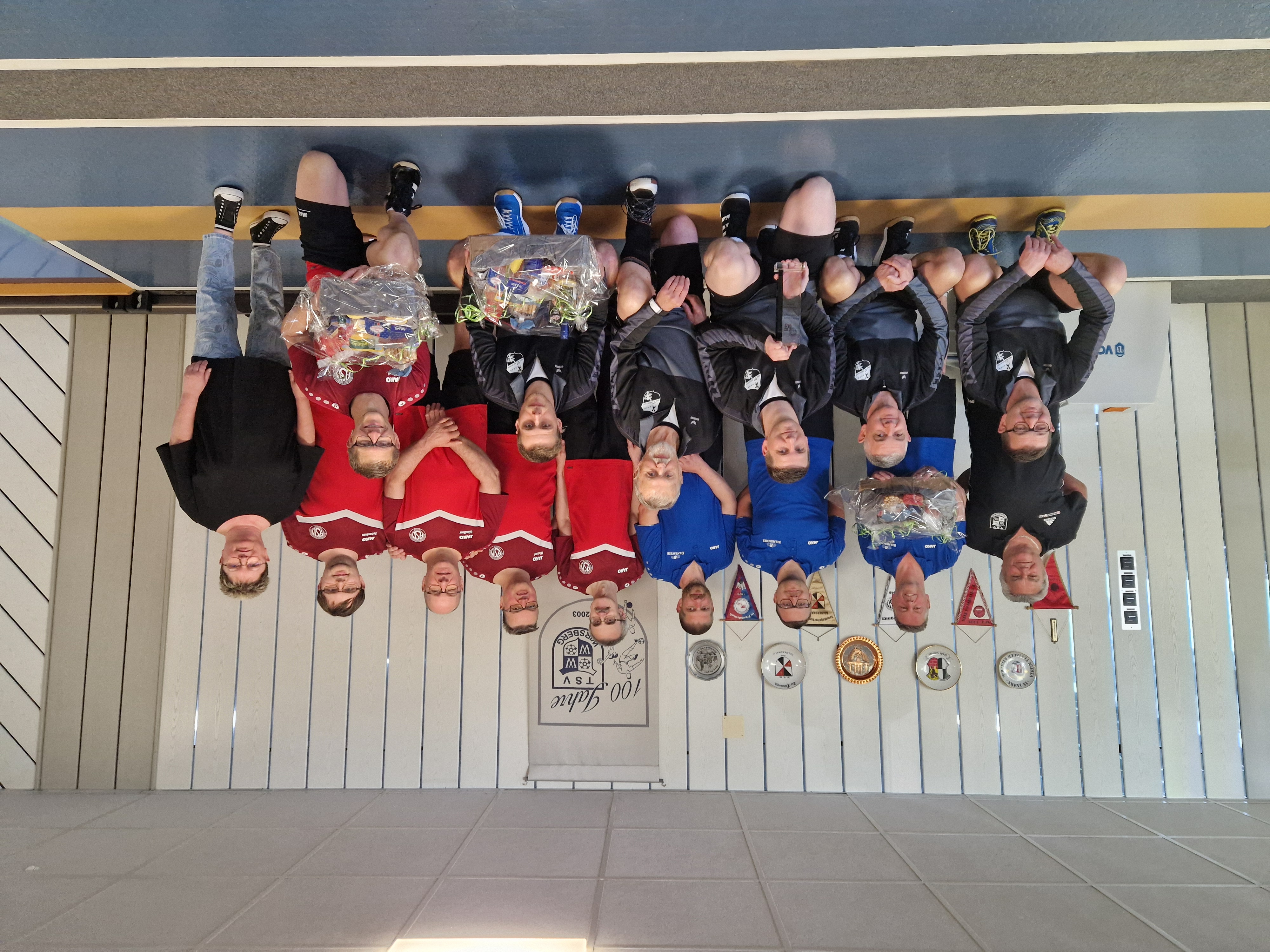 Gruppenfoto der Mannschaften